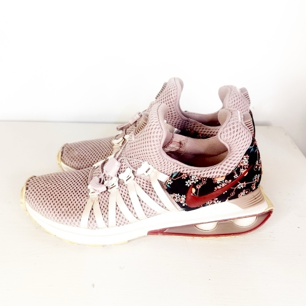 Nike Shox Gravity Cherry Blossom women’s size 6.5‎